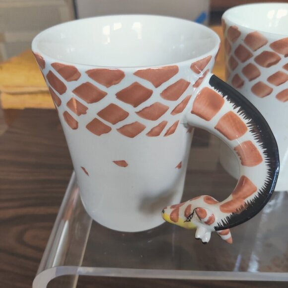 Pier One Giraffe Coffee Mug (2 avail) A 3D giraffe whose neck is a coffee handle - Picture 1 of 8